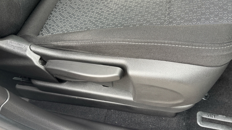 Vauxhall Crossland 1.2 Design 5dr Petrol Hatchback